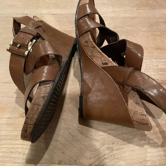 Vintage Aerosoles Size 9 Strappy Sandal side buckle leather suede - Picture 4 of 9